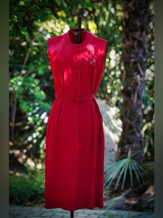 Tailor Town Dresses & Skirts - Vintage Red Sleeveless Dress w/ Rhinestone Lion Emblem & Belt - Size S/M